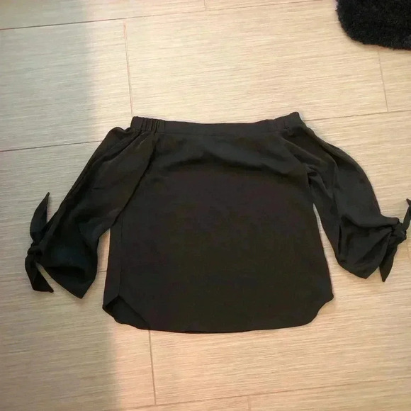 Design Lab off the shoulder top- black - Picture 3 of 7